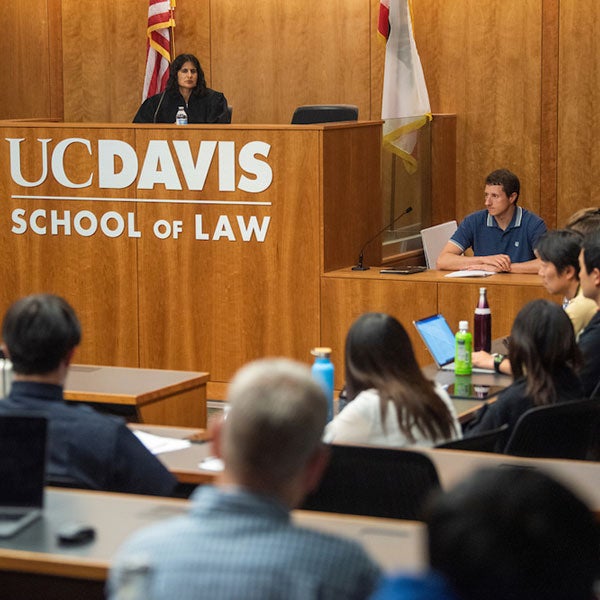 Students and faculty take part in a mock trial at the ϲʿͼ School of Law