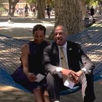 Chancellor May and LeShelle sitting in a hammock in the ϲʿͼ quad