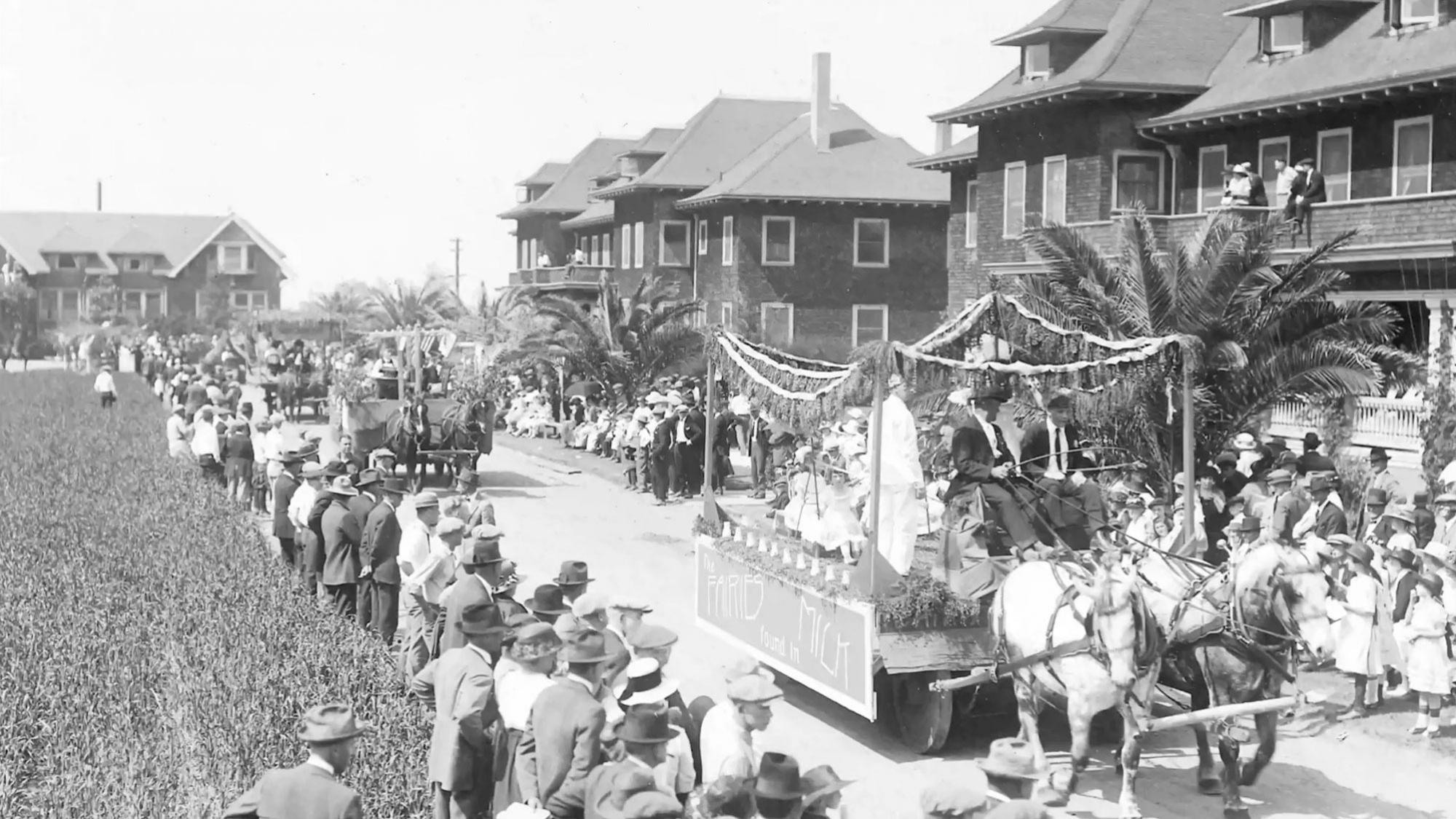 A scene of a ϲʿͼ Picnic Day parade circa the turn of the 20th century