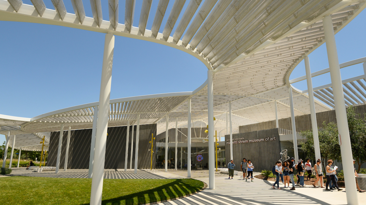 A view of the curved white roof of the Manetti Shrem Museum of Arts at ϲʿͼ