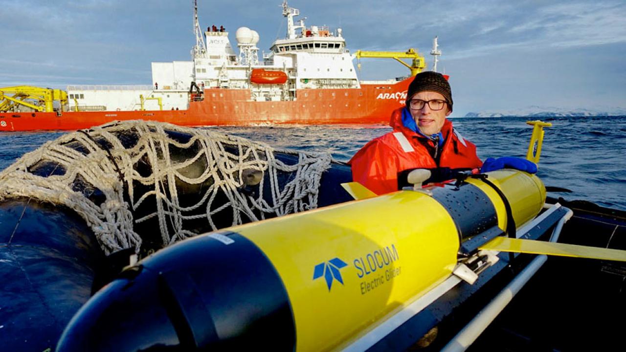 A ϲʿͼ researcher maintains a small submersible that is designed to collect ocean temperature data