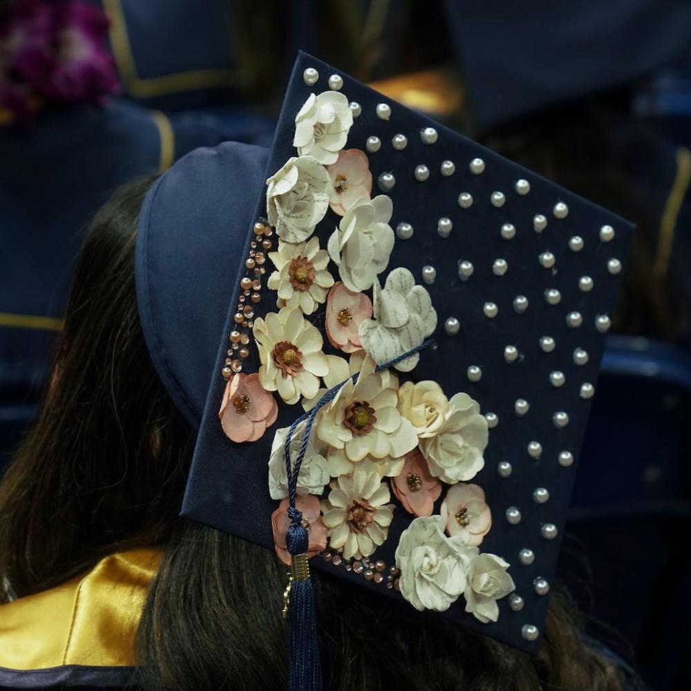 A decorated graduation cap at ϲʿͼ commencement