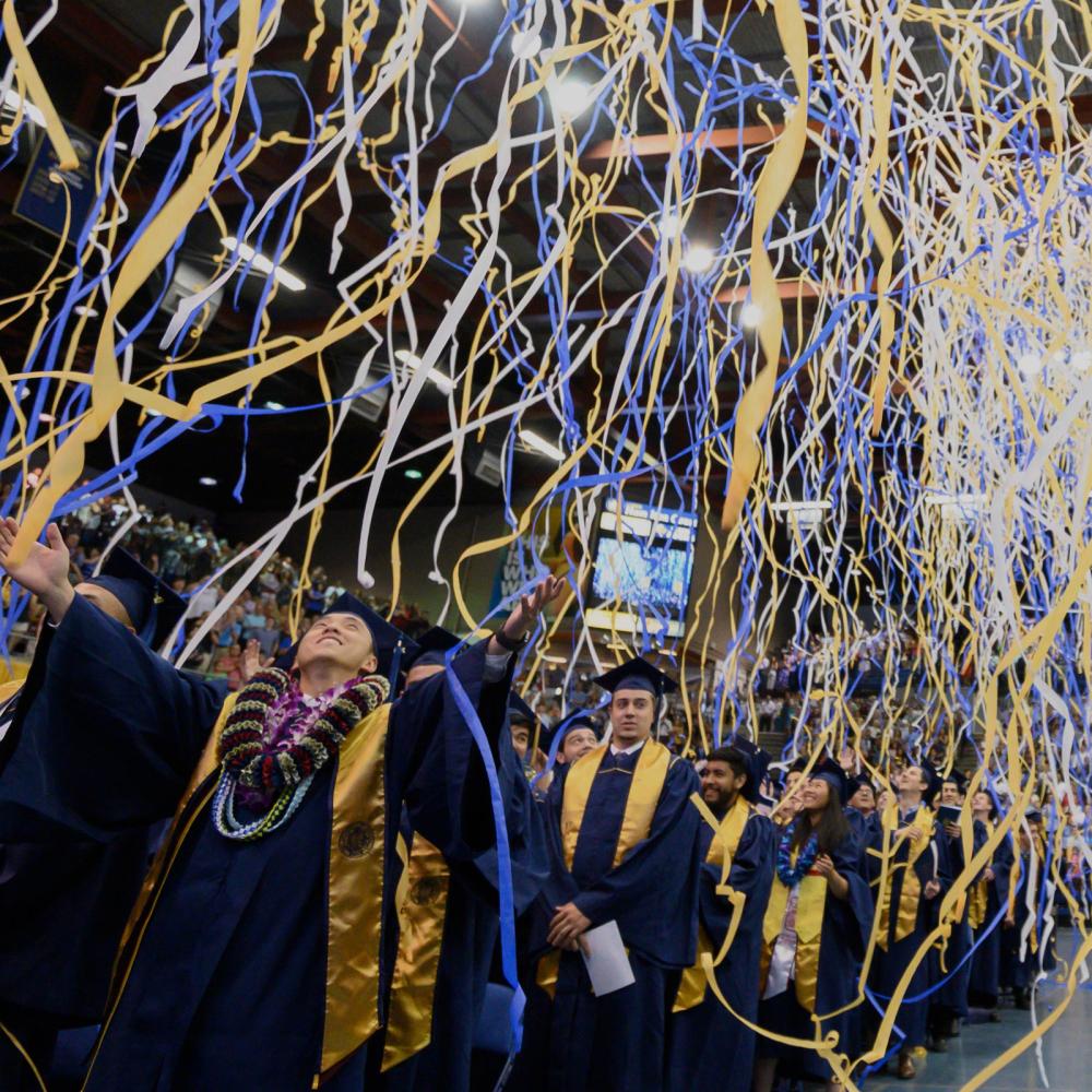 Streamers fall from the ceiling at the ϲʿͼ Commencement ceremony